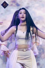 220531 Queendom 2 Naver Butterfly JinSoul 2.png (1.45 MB)