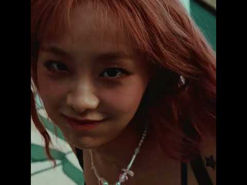 CHUU_츄_'Hitchhiker'_MV