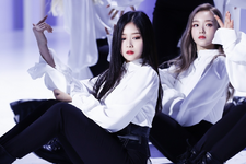 LOONA Butterfly BTS 48