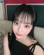 (Check out the Loossemble’s ViVi’s selfie!)