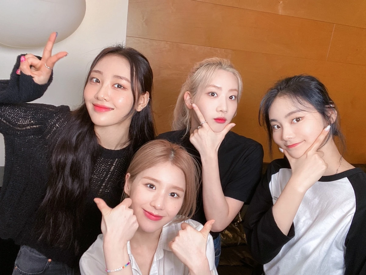 Not Friends Unit | LOOΠΔ Wiki | Fandom