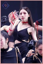 220518 Queendom 2 Queen's Gallery Tell Me Now HeeJin 1.png (2.23 MB)