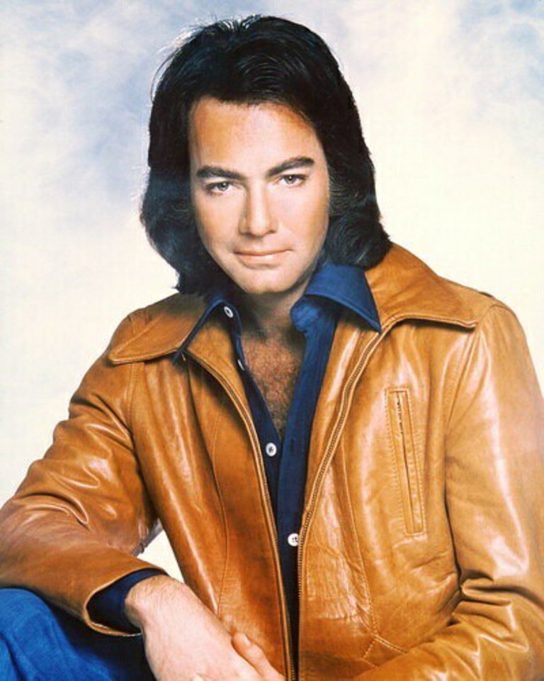 Neil Diamond with 1970s TV stars in charity event. Neil is with