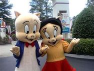 Petunia with Porky in Six Flags.