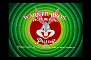 1955-1956 Merrie Melodies Green Rings Red Background Bugs Bunny's Head