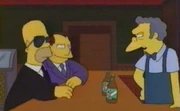 Homer acompaña al alcalde al bar de Moe.