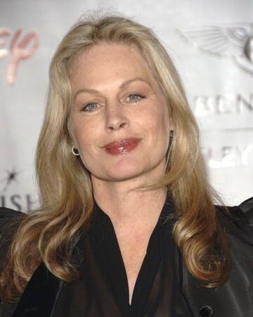 Beverly D Angelo Simpson Wiki En Espanol Fandom Beverly, of italian, english, irish, scottish, and german ancestry, is the daughter of artistic parents, priscilla ruth a violinist, and eugene constantino d'angelo a bass player and television station manager. beverly d angelo simpson wiki en