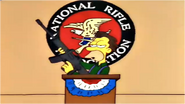 Lenny en la Nacional Rifle Association.