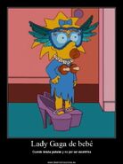 Maggie Simpson vestida de Lady Gu-gu, en 'Lisa goes Gaga'.