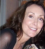 Tress MacNeille, lo dobló durante 1 episodio.