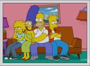 Los Simpson 18 años después. Maggie tiene 19, Marge tiene 52 y Homer tiene 54, Bart tiene 28. Maggie está oficialmente molesta. Lisa se muda con Milhouse.