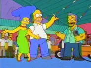 Homero se gana una moto.