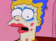 Marge maquillada con la escopeta