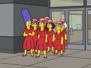 Marge y Los Tomates Rojos saliendo de el Museo del Sufrimiento