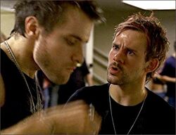 1x07-fb2-4-Charlie-Liam.jpg