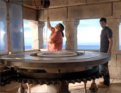 6x05-g15-1-Hurley-Jack.jpg
