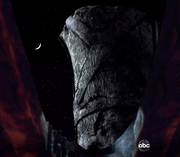 הנוף מבעד לאשנב, הממוקם בתחתית הפסל, היכן שמתגורר 