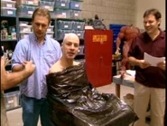 Behindthescenes1.jpg (15 KB)