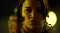 Ana-Lucia atira em   ("")