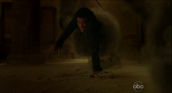 6x01 Monster grab