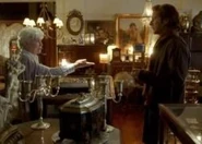 DesHaw.jpg (10 KB) Desmond i pani Hawking