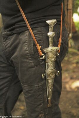 6x06-Sayid-Dolch
