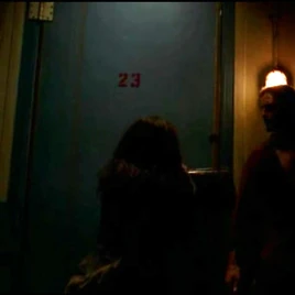 3x07-room23-alex-door