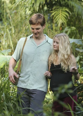 Ethan et  font une promenade dans la jungle