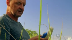 5x01-beechcraft-locke-statue