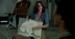 Zoey pokazuje JInowi mapę Wyspy 