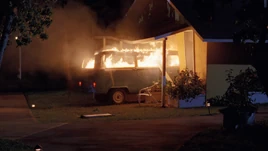 焚烧达摩货车撞击事故