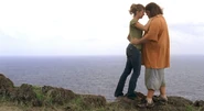 Hurley et Libby s'enlaçant (Dans son monde)