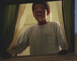 4x08 Walt in window 2