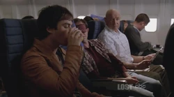  und  treten in Kontakt.