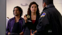 5x06-ilana-escorting-sayid