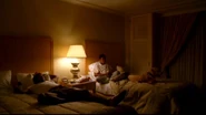 Michael et Walt dans leur chambre d'hôtel de Sydney (L'Exode (1/3))