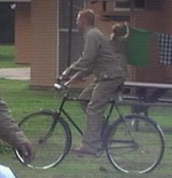 رجل الدراجة