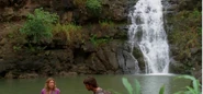 Nikki et Paulo devant la cascade. (Jusque dans la tombe)