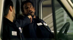  apontou uma arma para Sayid ("")