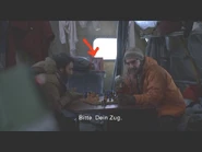 La freccia rossa indica una foto all'interno della stazione: la ragazza sembra essere Charlotte Malkin