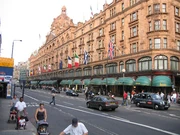 Le grand magasin Harrods, une attraction principale de Knightsbridge, Londres