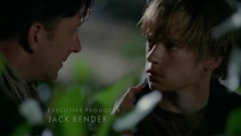  et le jeune Ethan s'apprêtent à tuer 