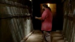 6x05-Hurley-Tempelgang