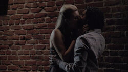 Sayid and Shannon kiss