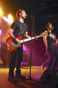  lors d'un concert de Drive Shaft