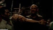 Hom1.jpg (15 KB) Locke niesie Claire