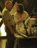 ديزموند يشرح للوك سبب تحطم الطائرة