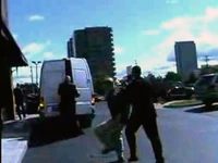 William T. Kilpatrick wird in  mit einem weißen Dodge Sprinter entführt