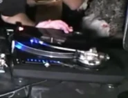 BetterOffDead.jpeg (13 KB) Image of the vinyl being played by DJ Shadow.