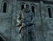 Helm Hammerhand's statue in Peter Jackson's The Two Towers film